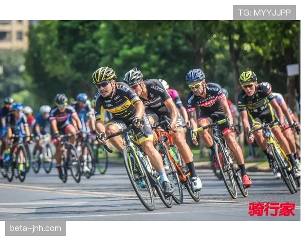 勇士队依靠流畅进攻体系与空间拉扯，比赛节奏持续高企